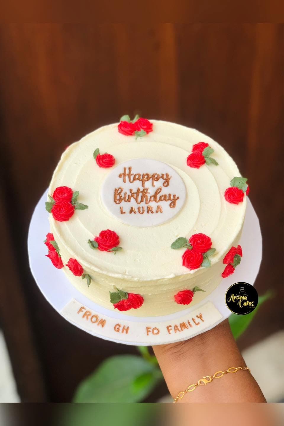 Classic White and Red Piped Roses Cake Laura
